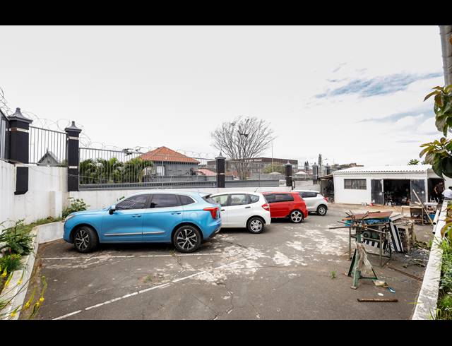500M² BUILDING FOR SALE IN WINDERMERE